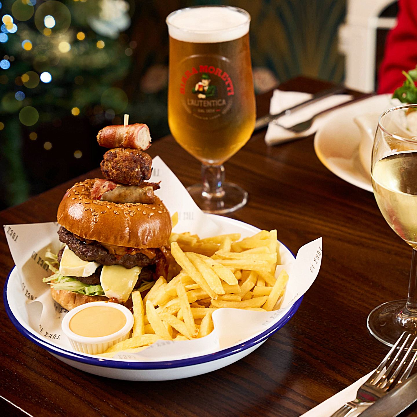 Festive Lunch & Dinner at The Smugglers Cove in Clacton-On-Sea